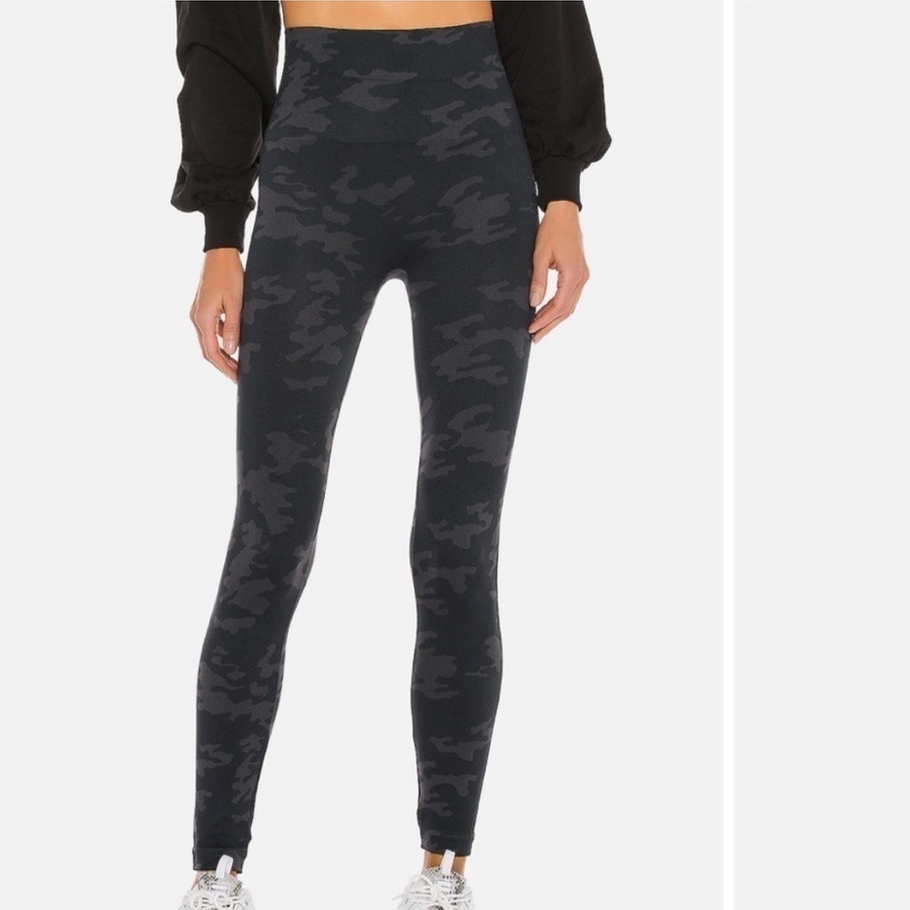 Spanx Seamless Camo Leggings Size Large
